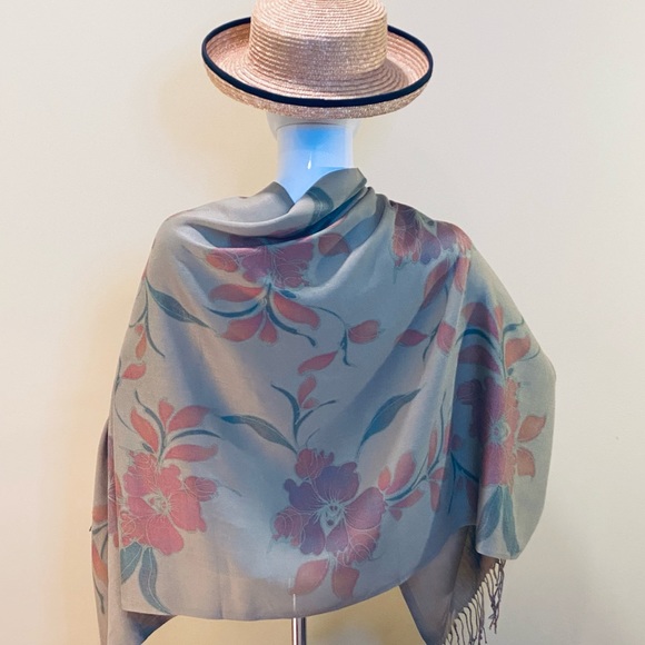 🌟HP🌟NWOT Cotton Khaki Floral Fringed Wrap - Picture 2 of 8